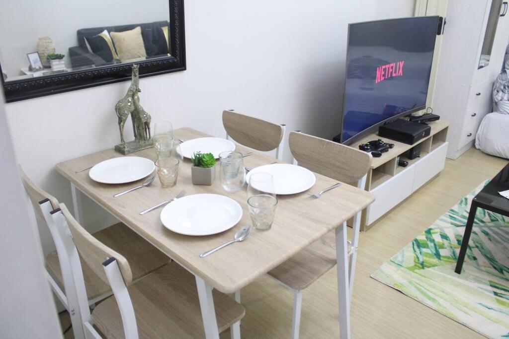 Huge A2J Executive Luxury 1Br Suite Near Abs Cbn, Gma Manila Luaran gambar